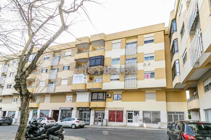 Apartamento T1 à venda na praceta Ferreira de Mira Vale Fetal Vale